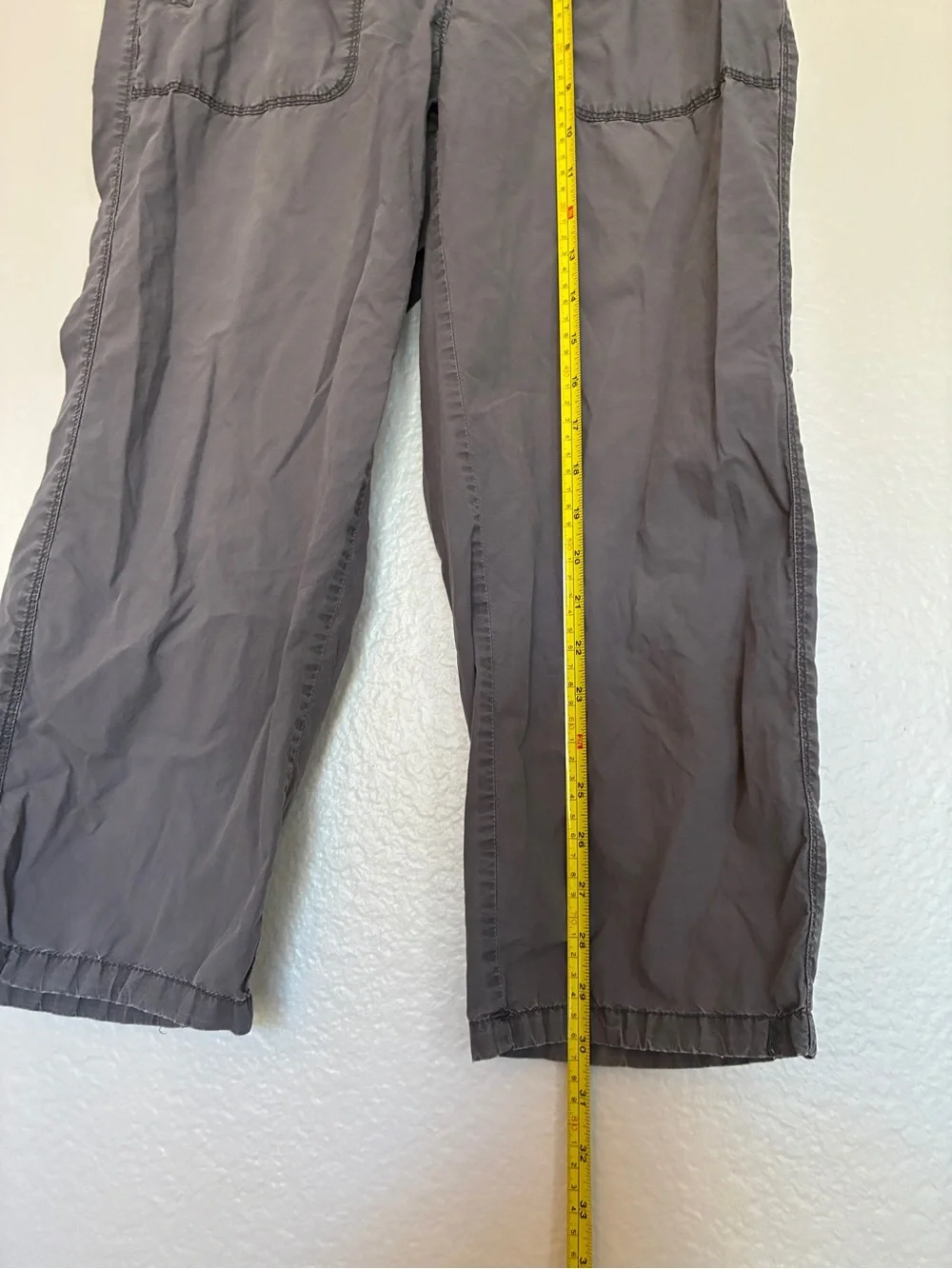 VTG Y2K LOFT Low-Rise Charcoal Cropped Denim Cargo Capris 2000s Distressed Comfy - Picture 5 of 6